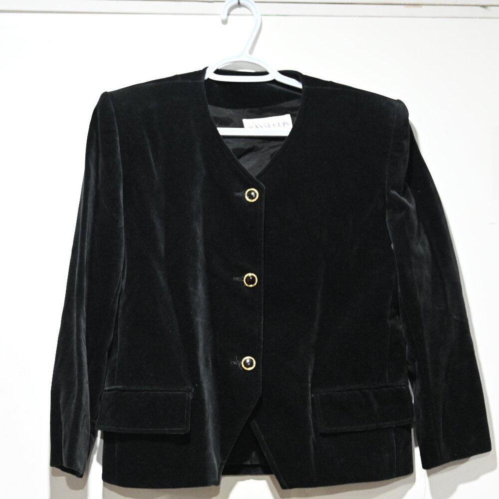 Brand is Mannequin Mr Jax Size 8 Ladies black suede Made in Canada